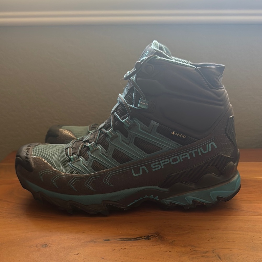 La Sportiva Womens Ultra Raptor II Mid GTX Hiking Boot